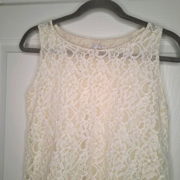 Dolce Ragazza Silk and Lace Split Back sleeveless Blouse Size Medium - Picture 3 of 7